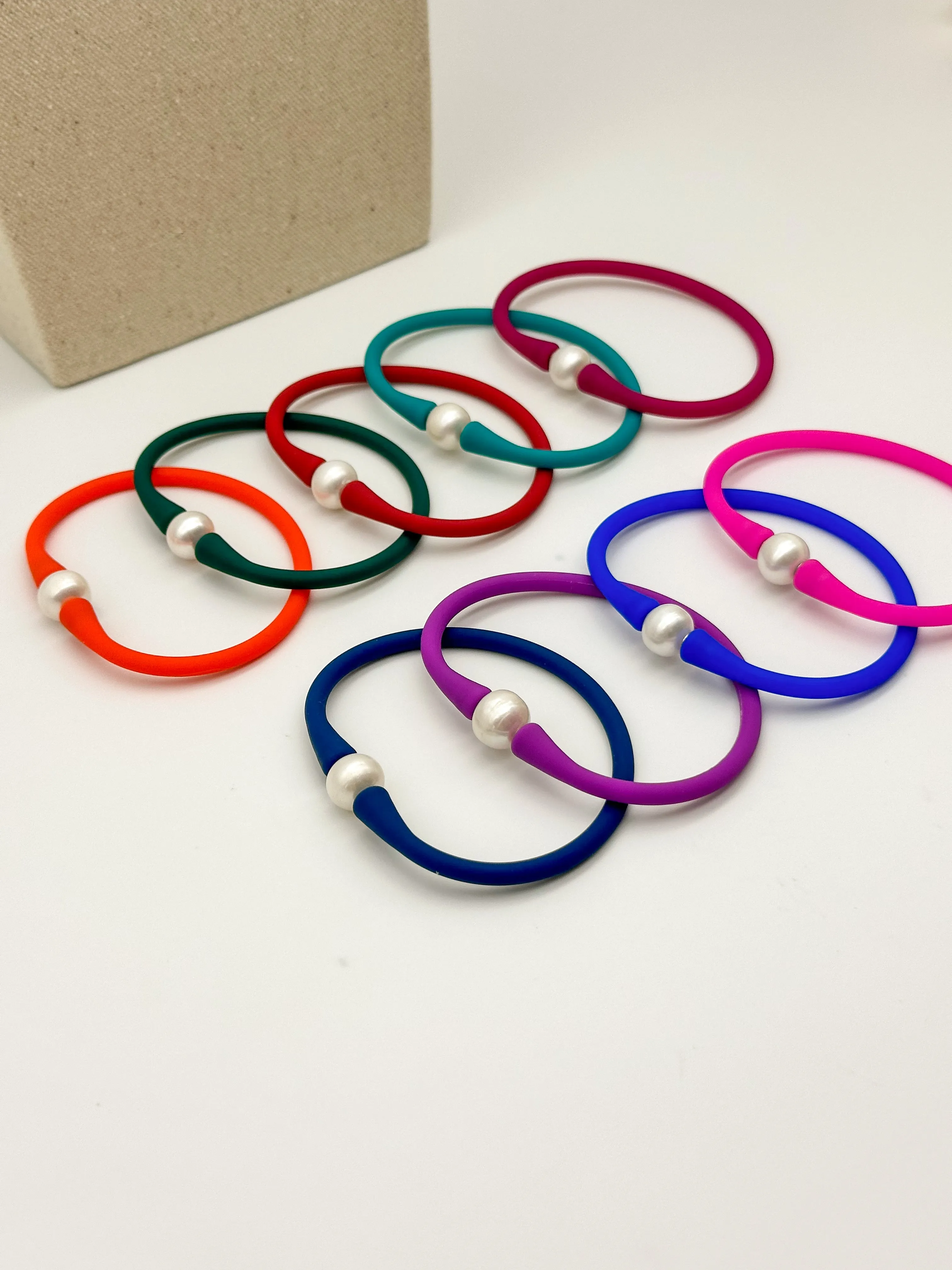 10.5-11mm White Freshwater Pearl Silicone Bracelet