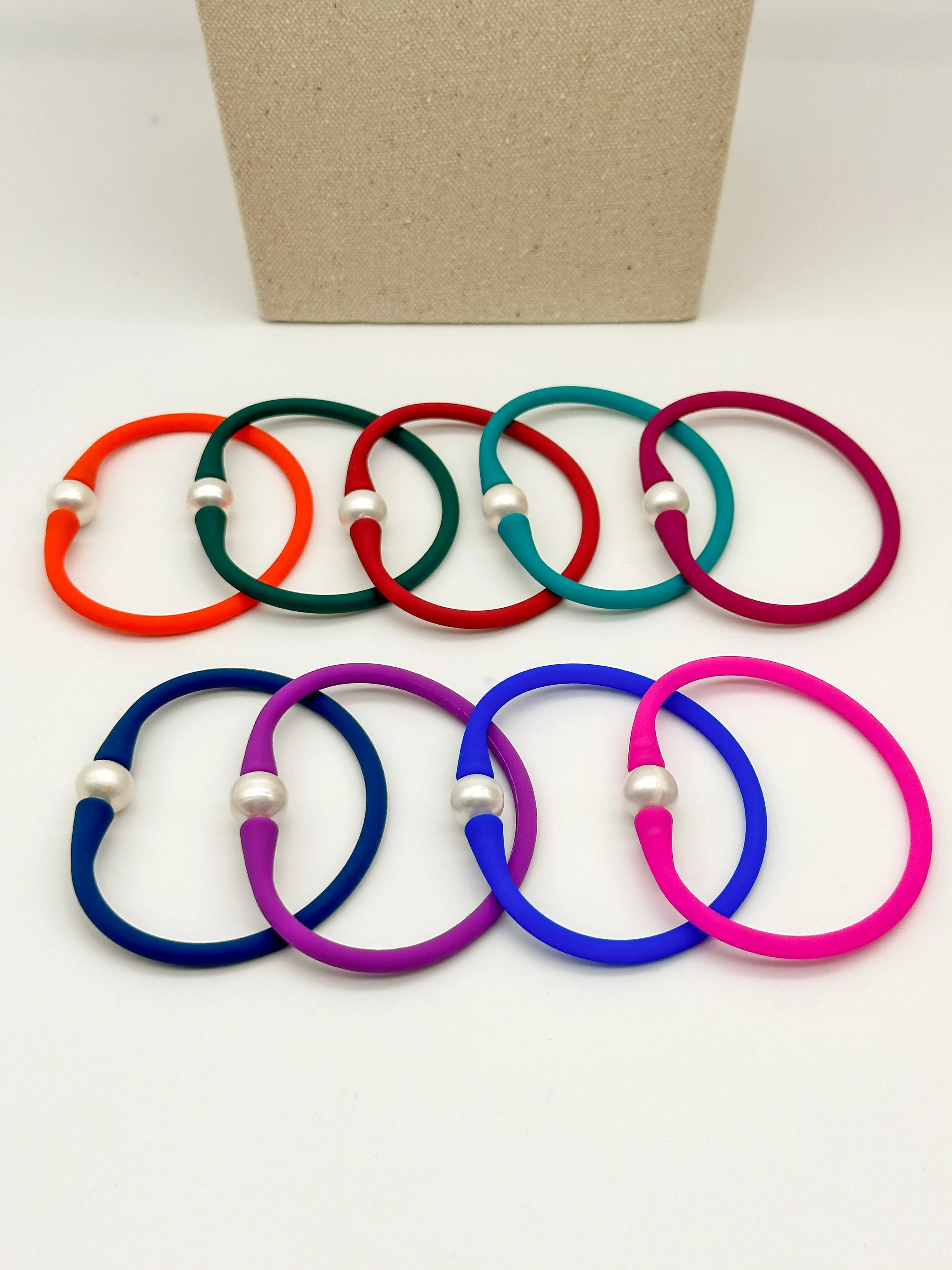 10.5-11mm White Freshwater Pearl Silicone Bracelet