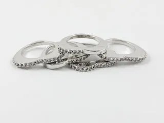Elegant Unique Fun 5 Piece Heart Design Brass Ring