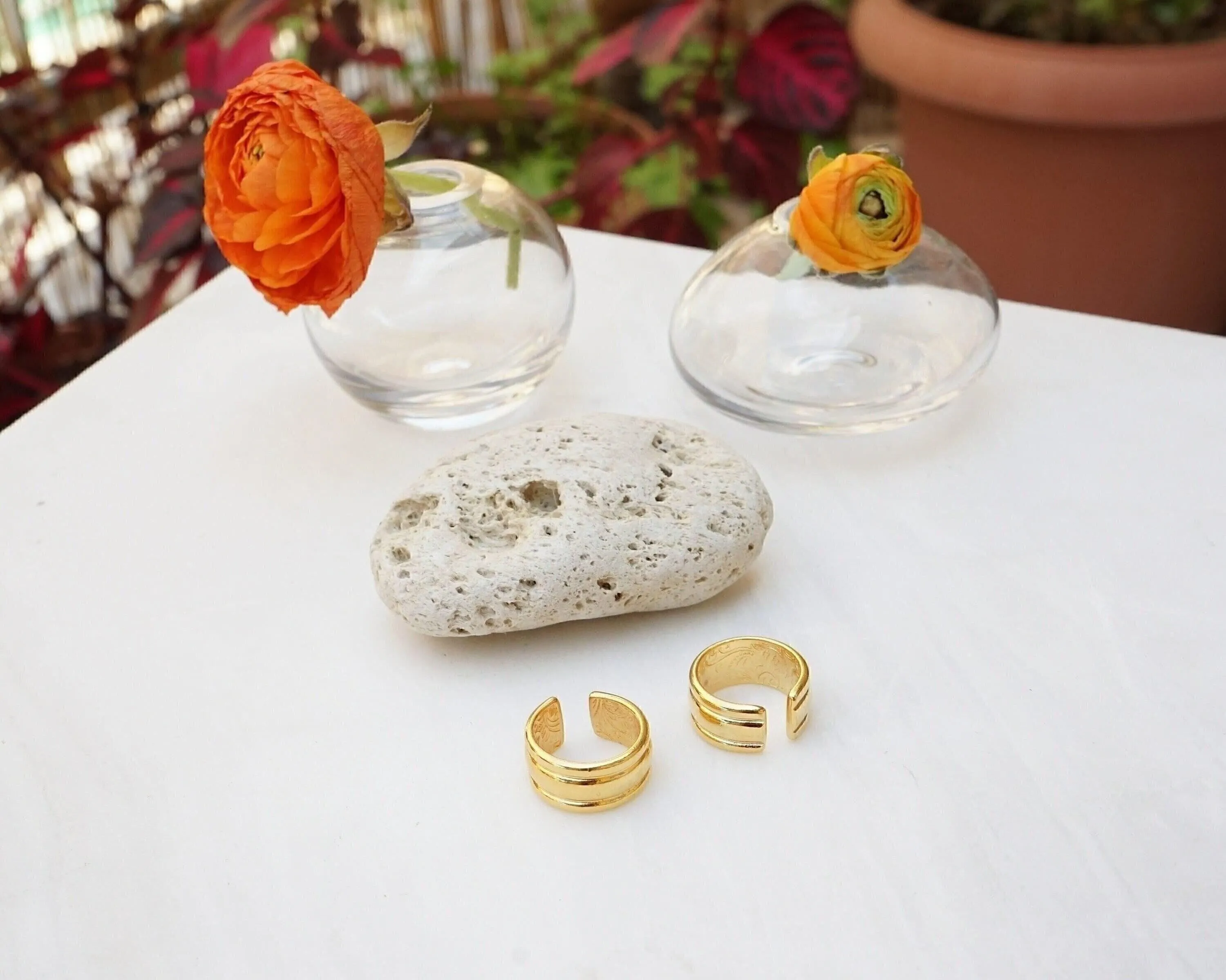 Gold Band Ring with Inner Floral Pattern