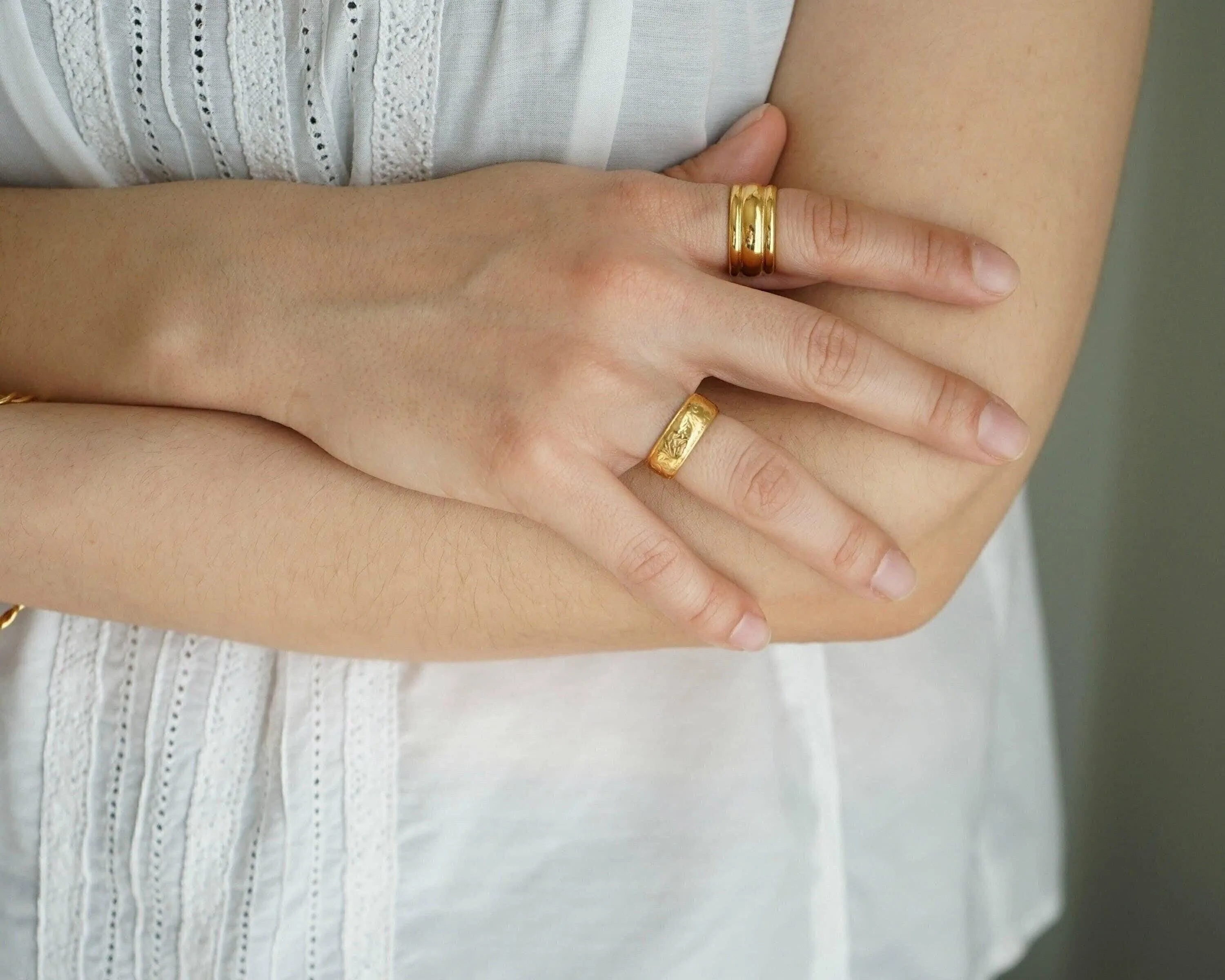 Gold Band Ring with Inner Floral Pattern