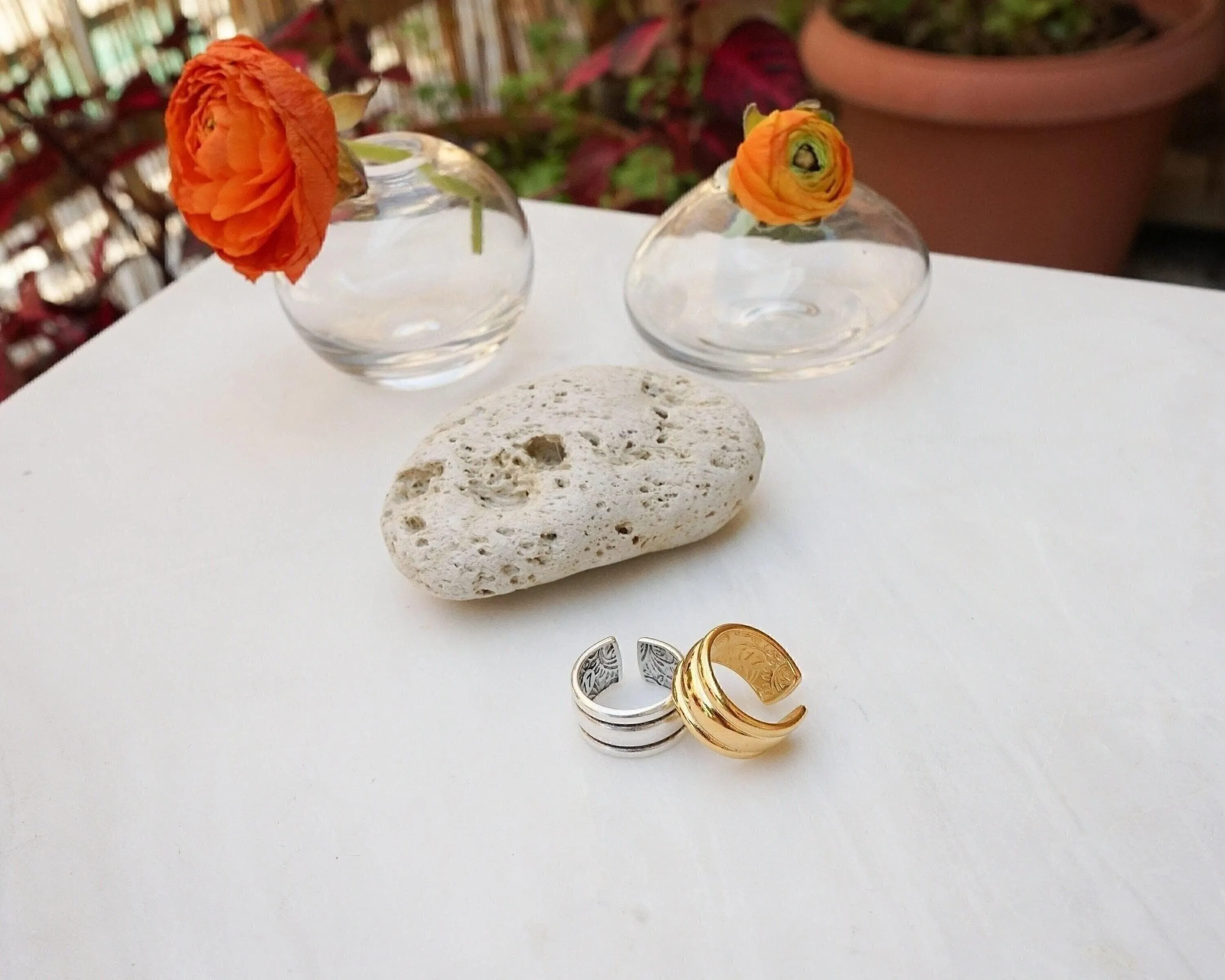 Gold Band Ring with Inner Floral Pattern