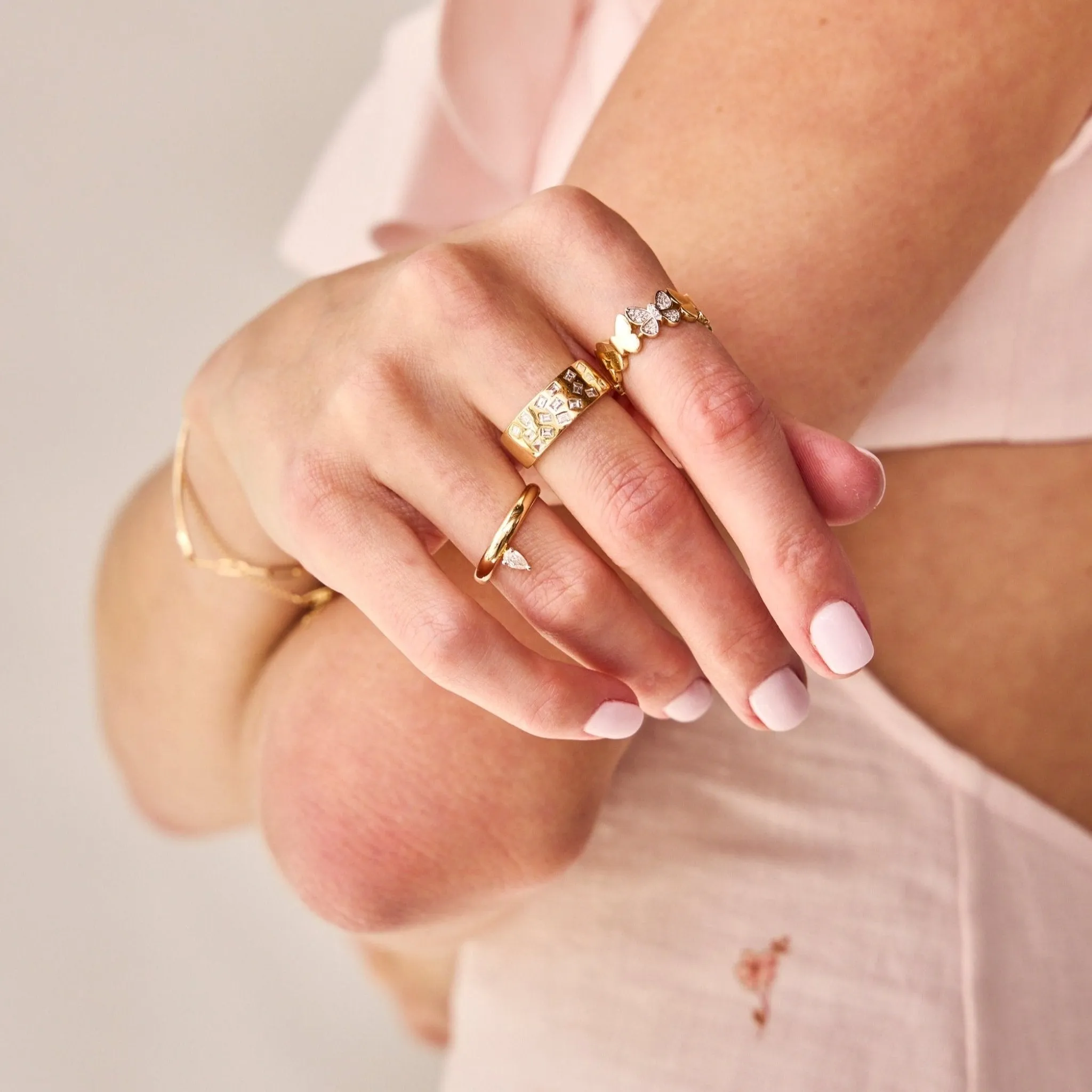 Offset Diamond Pear Band