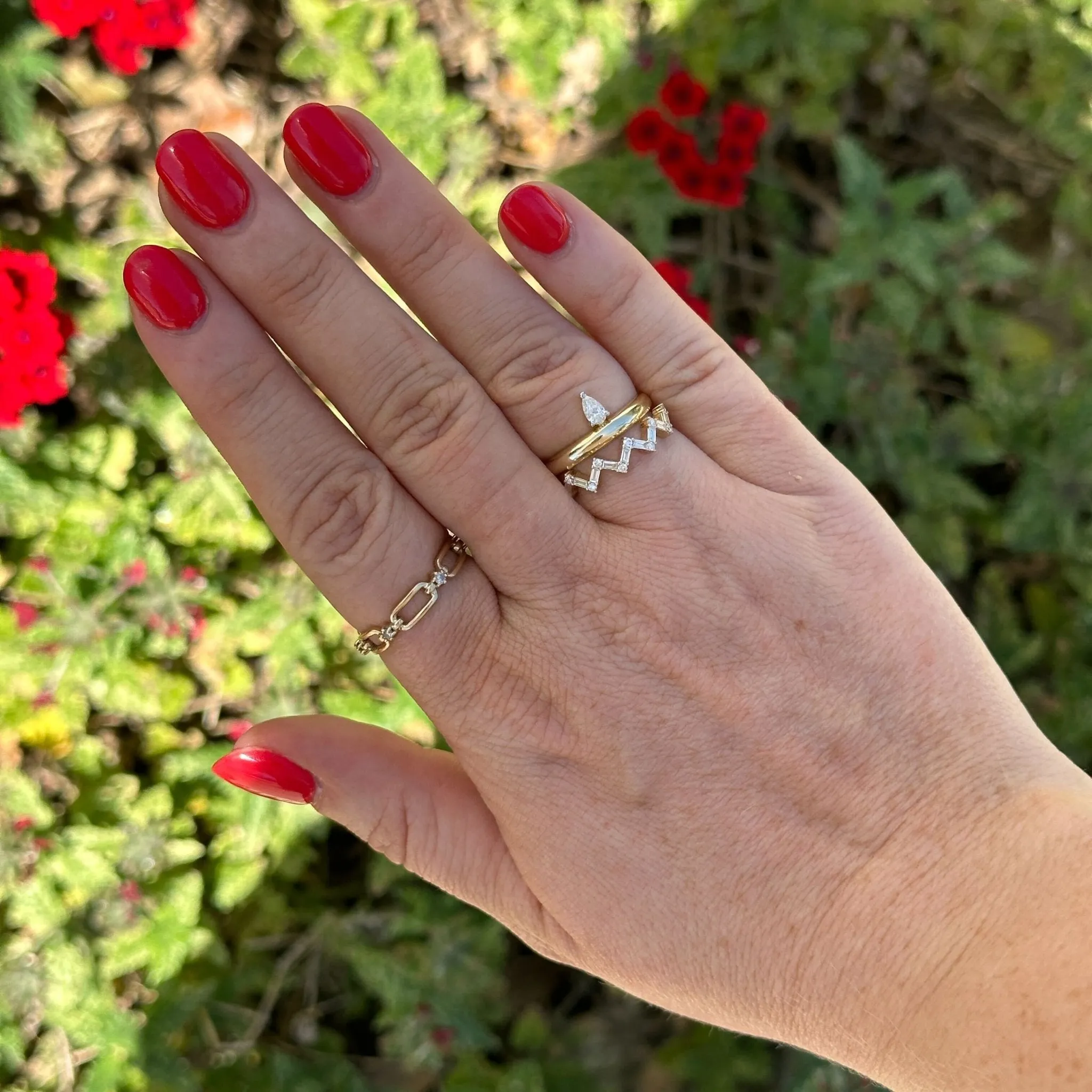 Offset Diamond Pear Band