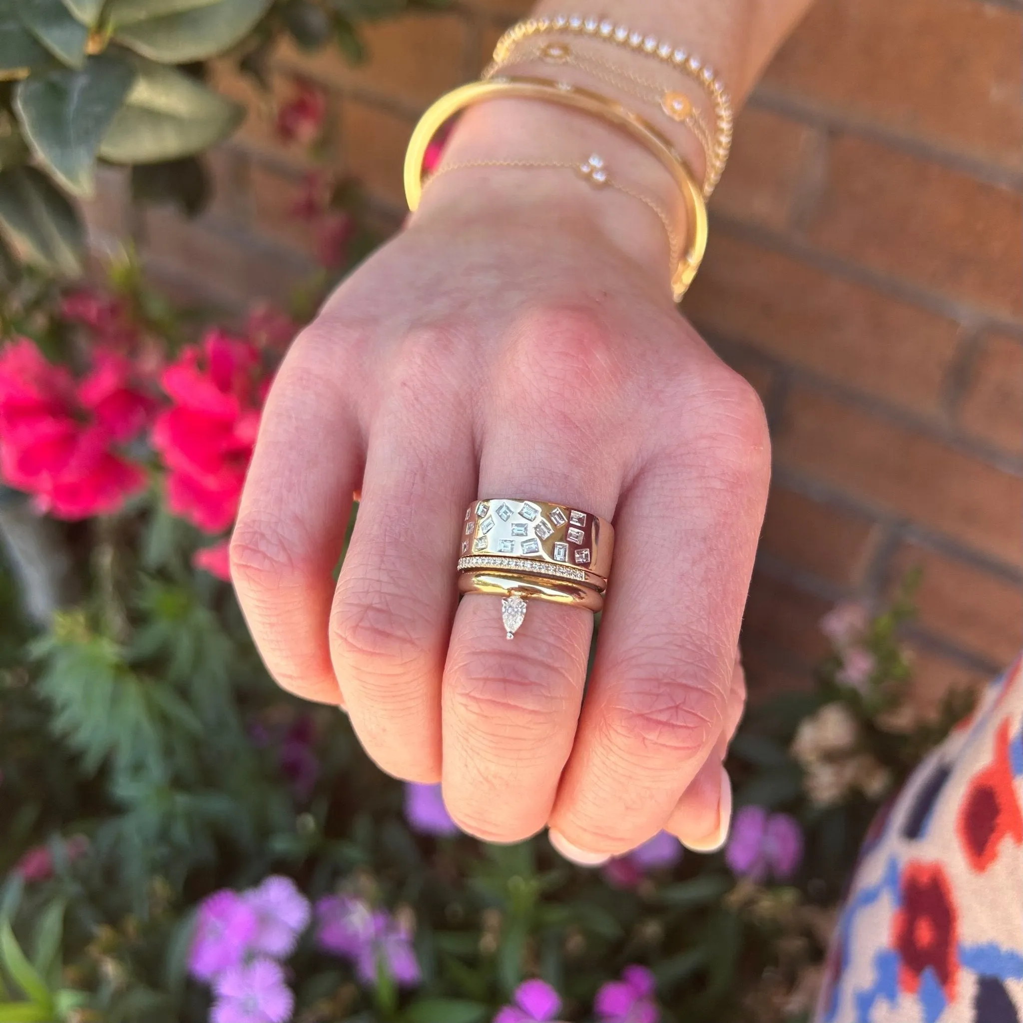 Offset Diamond Pear Band