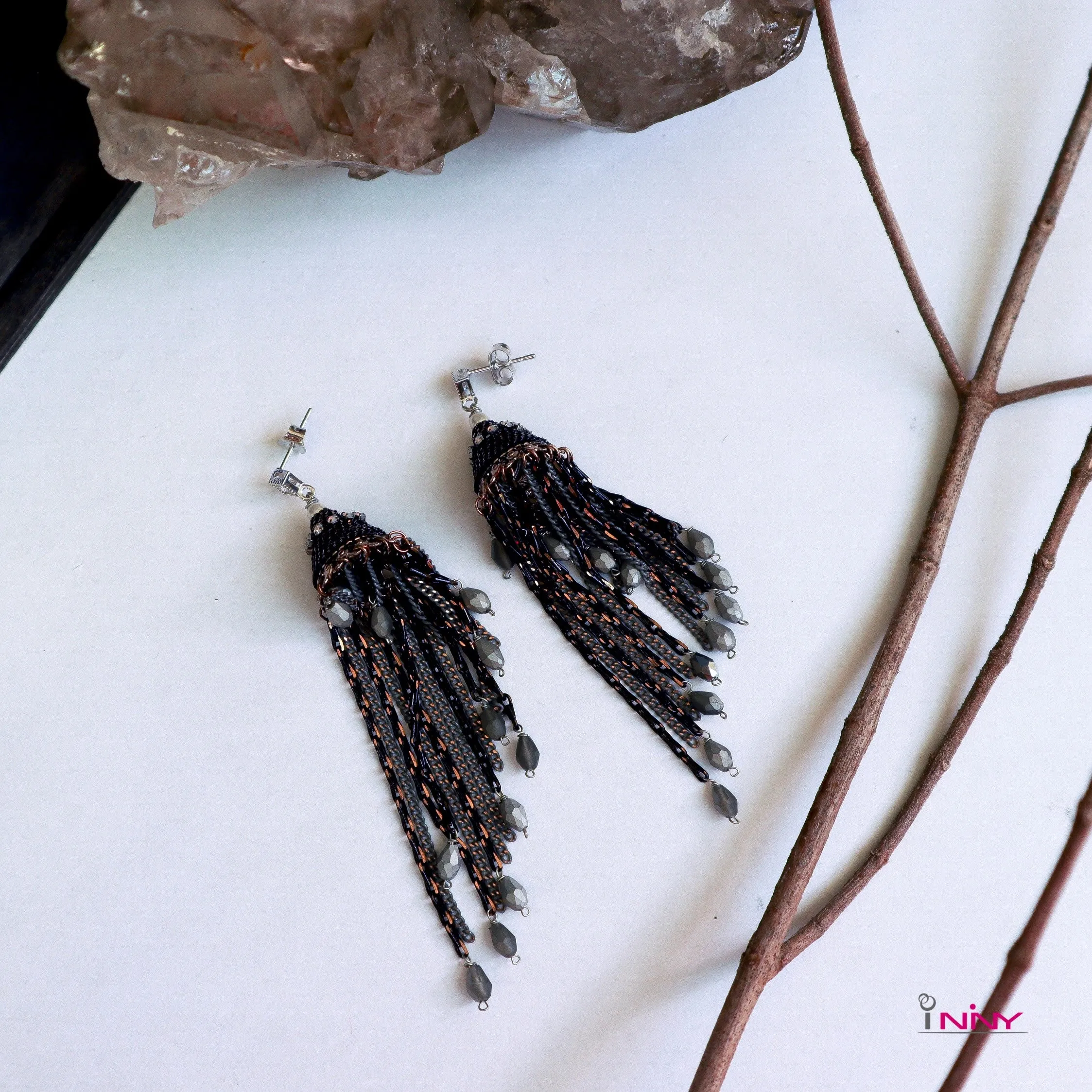 Oriental Chandelier Earring (Black)
