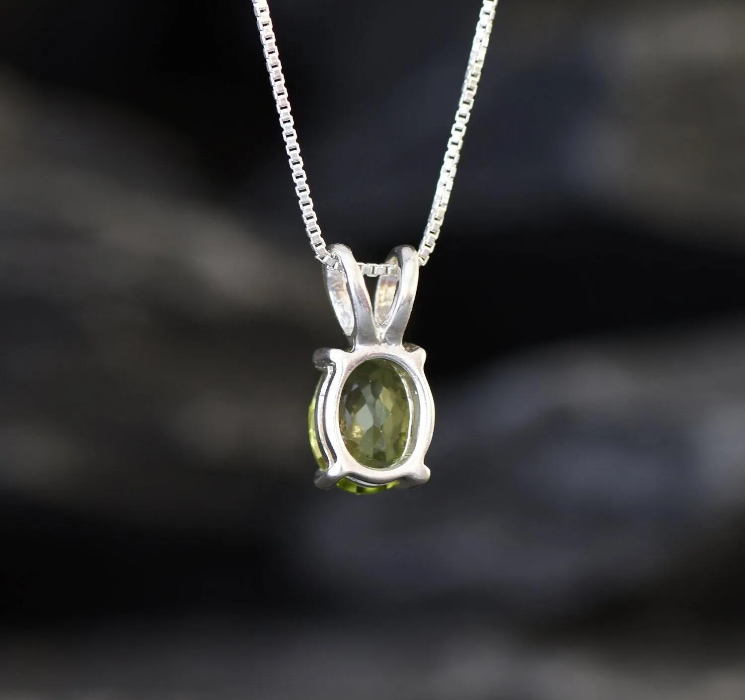 Peridot Necklace - Minimalist Oval Necklace - Dainty Green Pendant