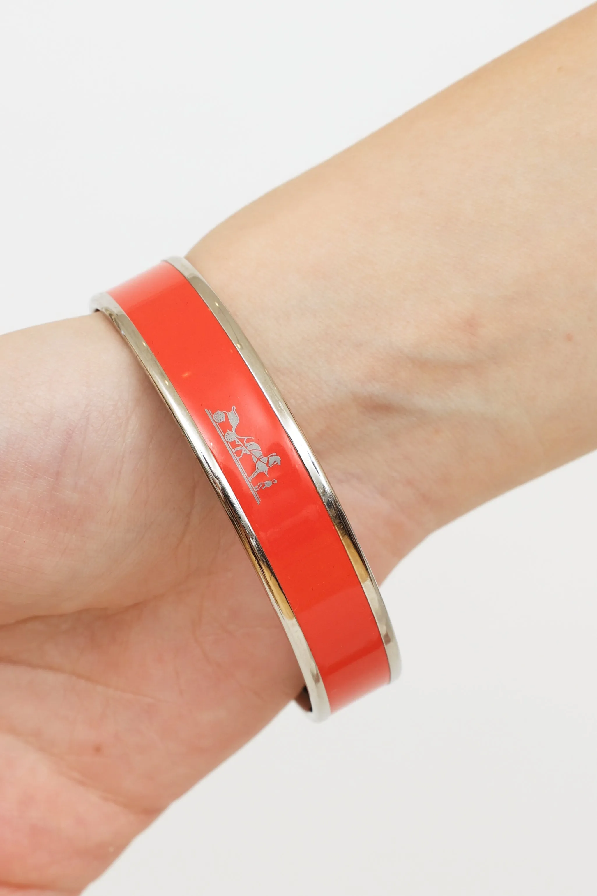 Rouge Casque Enamel Caleche Bangle