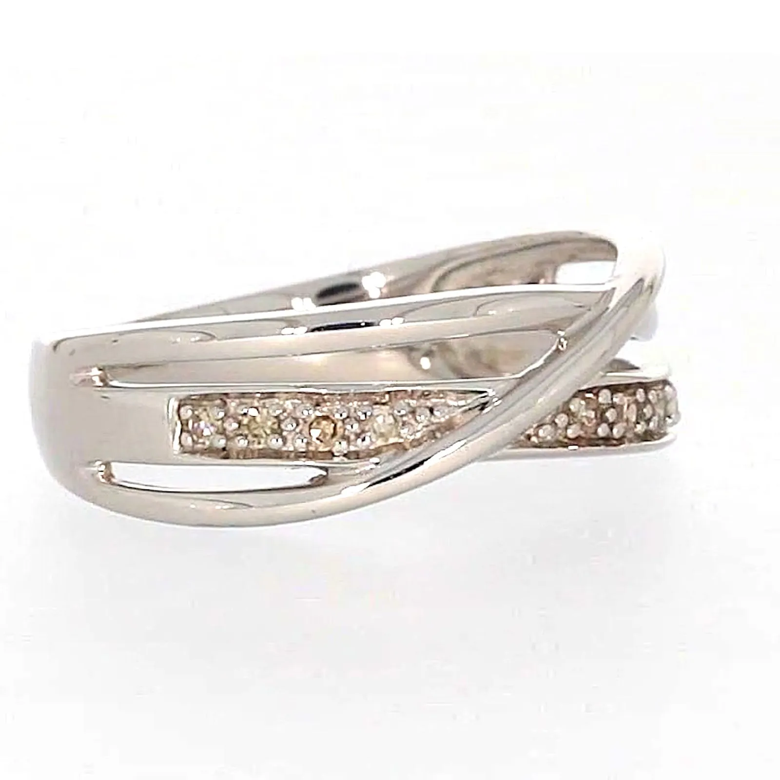 Sterling Silver Round Brilliant Cut with 0.07 CARAT tw of Diamonds Ring