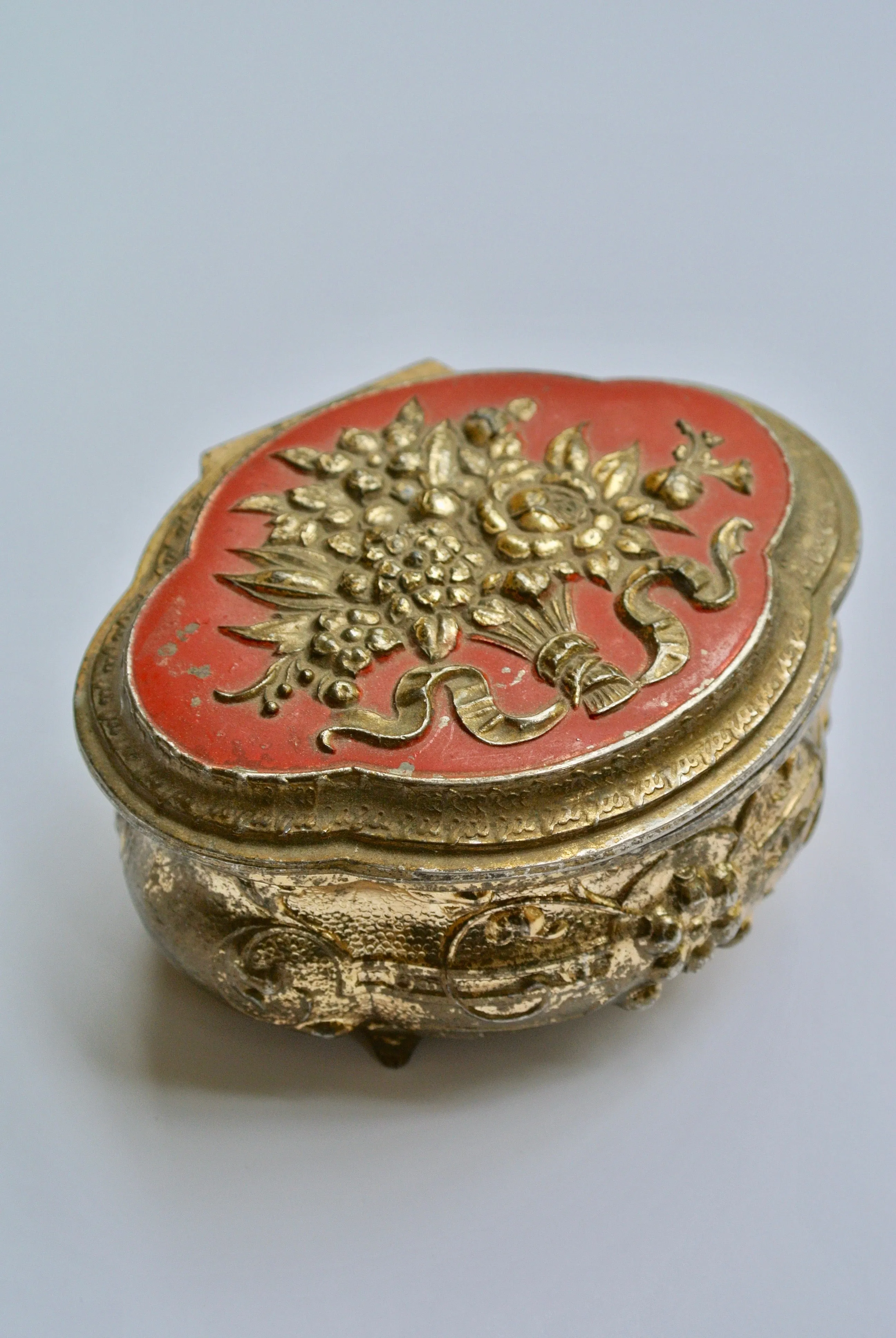 The Royal Bouquet Ring Box (medium)